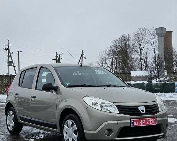 Бежевый Дачия Сандеро, объемом двигателя 1.4 л и пробегом 140 тыс. км за 4900 $, фото 3 на Automoto.ua