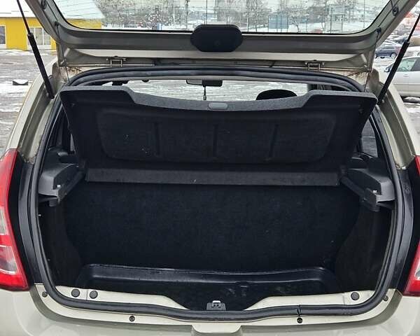 Бежевый Дачия Сандеро, объемом двигателя 1.4 л и пробегом 140 тыс. км за 4900 $, фото 11 на Automoto.ua