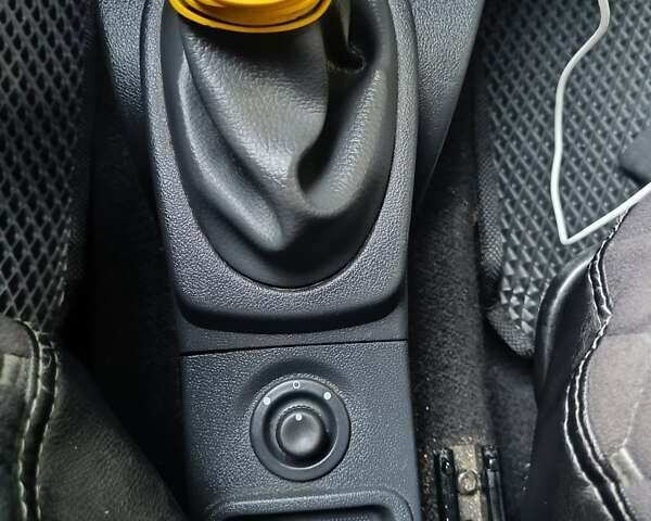 Черный Дачия Сандеро, объемом двигателя 1.6 л и пробегом 180 тыс. км за 5300 $, фото 3 на Automoto.ua