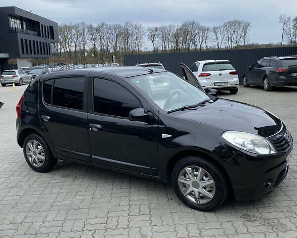 Черный Дачия Сандеро, объемом двигателя 1.6 л и пробегом 194 тыс. км за 4990 $, фото 2 на Automoto.ua