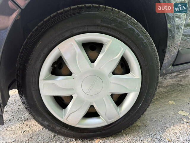 Черный Дачия Сандеро, объемом двигателя 1.2 л и пробегом 180 тыс. км за 4900 $, фото 14 на Automoto.ua