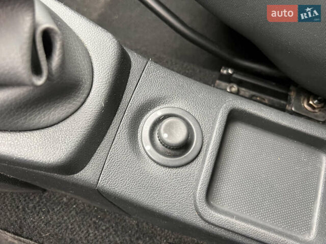 Чорний Дачія Sandero, об'ємом двигуна 1.6 л та пробігом 136 тис. км за 4950 $, фото 16 на Automoto.ua