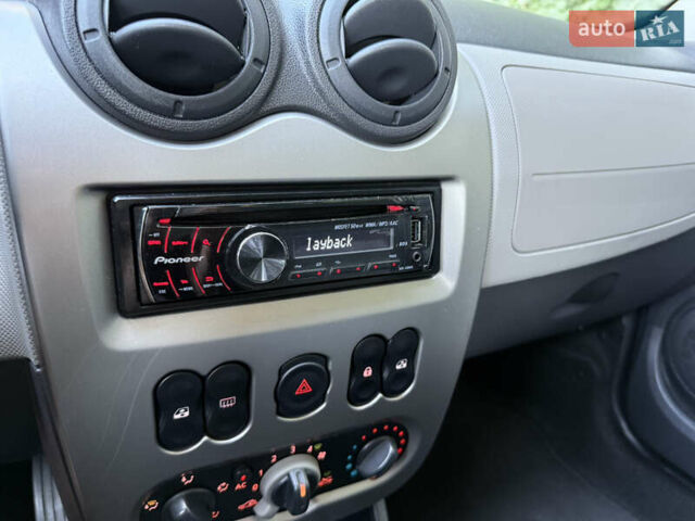 Черный Дачия Сандеро, объемом двигателя 1.2 л и пробегом 180 тыс. км за 4900 $, фото 28 на Automoto.ua