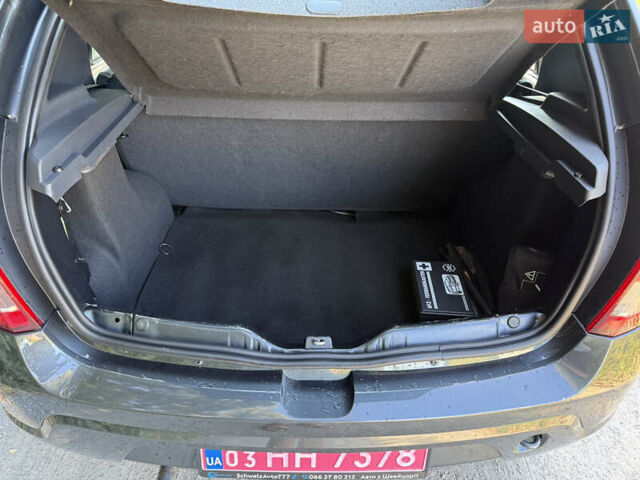 Черный Дачия Сандеро, объемом двигателя 1.2 л и пробегом 180 тыс. км за 4900 $, фото 13 на Automoto.ua