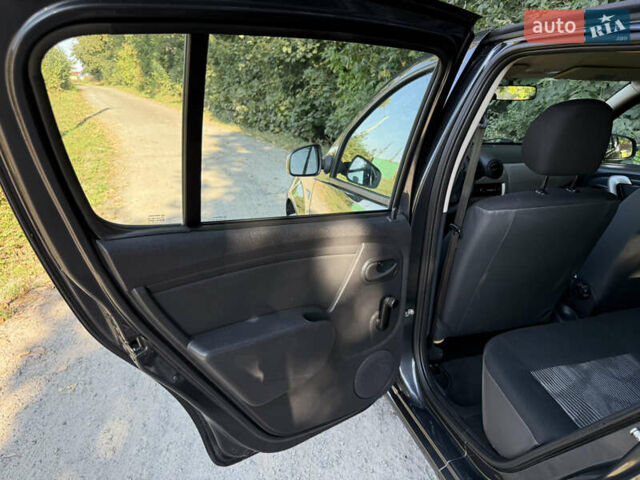 Черный Дачия Сандеро, объемом двигателя 1.2 л и пробегом 180 тыс. км за 4900 $, фото 24 на Automoto.ua