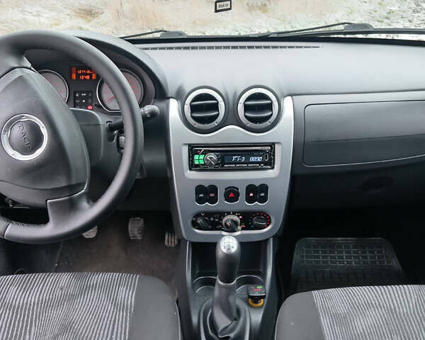 Черный Дачия Сандеро, объемом двигателя 1.6 л и пробегом 141 тыс. км за 5499 $, фото 6 на Automoto.ua