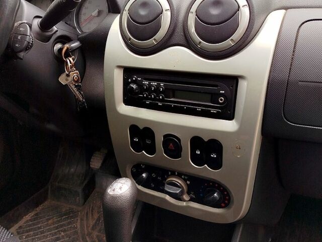 Черный Дачия Сандеро, объемом двигателя 1.1 л и пробегом 165 тыс. км за 4500 $, фото 3 на Automoto.ua