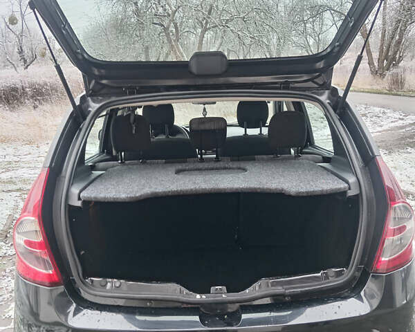 Черный Дачия Сандеро, объемом двигателя 1.6 л и пробегом 141 тыс. км за 5499 $, фото 4 на Automoto.ua