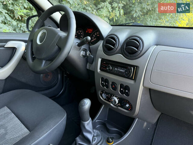 Черный Дачия Сандеро, объемом двигателя 1.2 л и пробегом 180 тыс. км за 4900 $, фото 6 на Automoto.ua