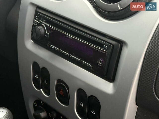 Черный Дачия Сандеро, объемом двигателя 1.6 л и пробегом 131 тыс. км за 5750 $, фото 30 на Automoto.ua