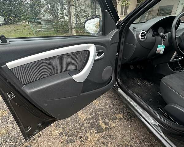 Дачия Сандеро 2011 в Новоукраинке на Automoto.ua Черный Дачия Сандеро, объемом двигателя 1.6 л и пробегом 131 тыс. км за 6400 $, фото 8 на Automoto.ua