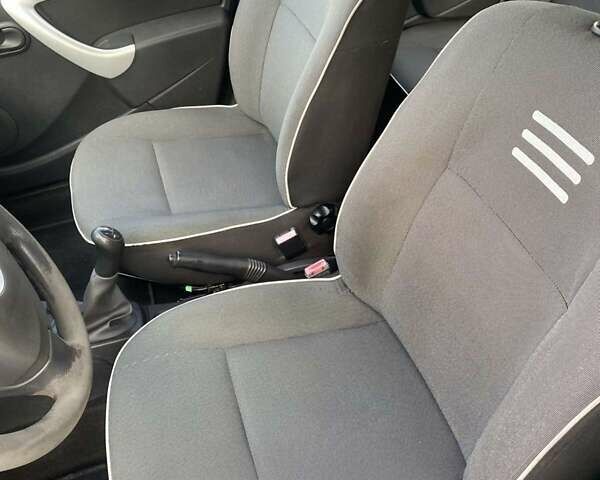 Черный Дачия Сандеро, объемом двигателя 1.2 л и пробегом 165 тыс. км за 4850 $, фото 6 на Automoto.ua