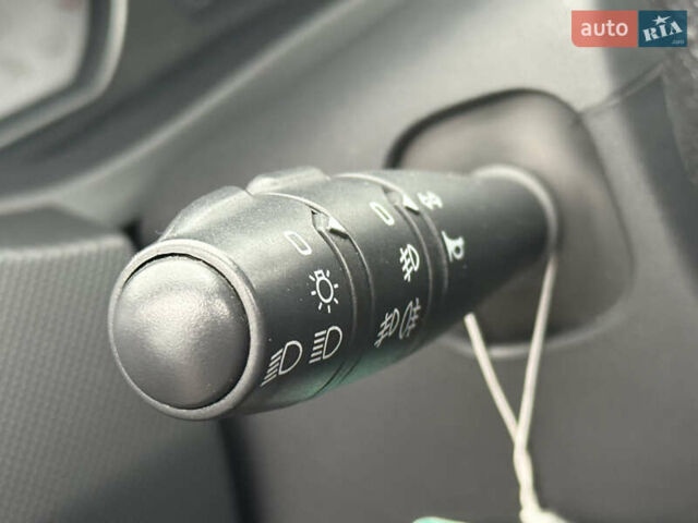 Черный Дачия Сандеро, объемом двигателя 1.6 л и пробегом 131 тыс. км за 5750 $, фото 34 на Automoto.ua