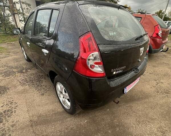 Дачия Сандеро 2011 в Новоукраинке на Automoto.ua Черный Дачия Сандеро, объемом двигателя 1.6 л и пробегом 131 тыс. км за 6400 $, фото 3 на Automoto.ua