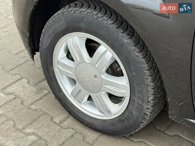 Черный Дачия Сандеро, объемом двигателя 1.6 л и пробегом 131 тыс. км за 5750 $, фото 12 на Automoto.ua