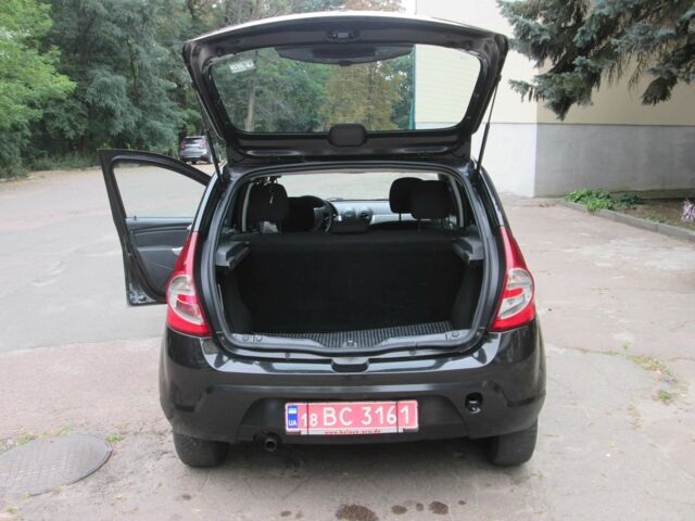 Чорний Дачія Sandero, об'ємом двигуна 1.6 л та пробігом 220 тис. км за 4950 $, фото 2 на Automoto.ua