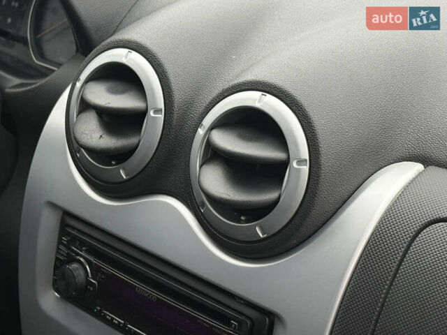 Черный Дачия Сандеро, объемом двигателя 1.6 л и пробегом 131 тыс. км за 5750 $, фото 29 на Automoto.ua