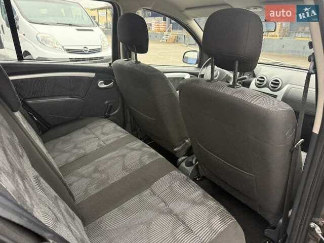 Черный Дачия Сандеро, объемом двигателя 1.6 л и пробегом 131 тыс. км за 5750 $, фото 24 на Automoto.ua