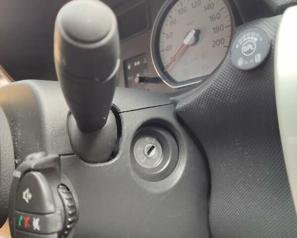 Черный Дачия Сандеро, объемом двигателя 1.2 л и пробегом 155 тыс. км за 4950 $, фото 25 на Automoto.ua