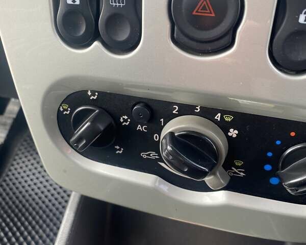 Дачия Сандеро 2012 в Первомайск на Automoto.ua Черный Дачия Сандеро, объемом двигателя 1.5 л и пробегом 222 тыс. км за 4800 $, фото 14 на Automoto.ua