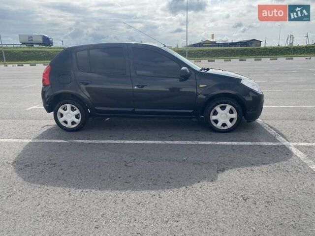 Дачия Сандеро 2012 в Первомайск на Automoto.ua Черный Дачия Сандеро, объемом двигателя 1.5 л и пробегом 222 тыс. км за 4800 $, фото 3 на Automoto.ua