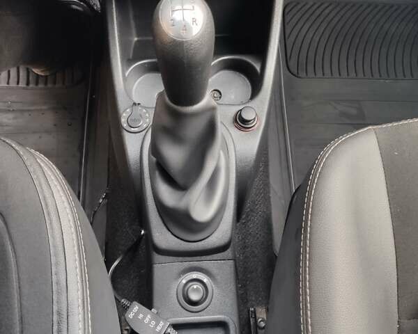 Черный Дачия Сандеро, объемом двигателя 1.2 л и пробегом 155 тыс. км за 4950 $, фото 24 на Automoto.ua