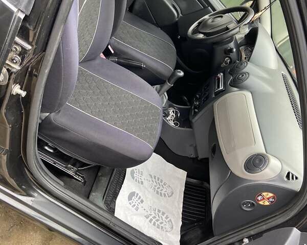 Черный Дачия Сандеро, объемом двигателя 1.1 л и пробегом 150 тыс. км за 5300 $, фото 9 на Automoto.ua