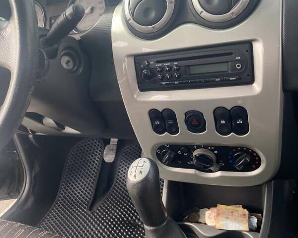 Дачия Сандеро 2012 в Первомайск на Automoto.ua Черный Дачия Сандеро, объемом двигателя 1.5 л и пробегом 222 тыс. км за 4800 $, фото 13 на Automoto.ua