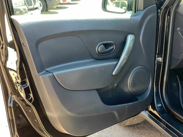 Черный Дачия Сандеро, объемом двигателя 0.9 л и пробегом 211 тыс. км за 6980 $, фото 19 на Automoto.ua