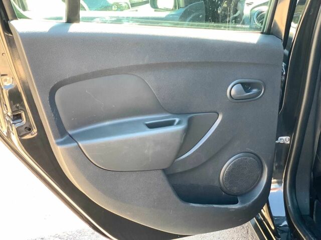 Черный Дачия Сандеро, объемом двигателя 0.9 л и пробегом 211 тыс. км за 6980 $, фото 18 на Automoto.ua