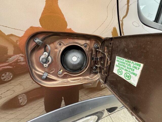 Коричневый Дачия Сандеро, объемом двигателя 1.6 л и пробегом 189 тыс. км за 6300 $, фото 18 на Automoto.ua