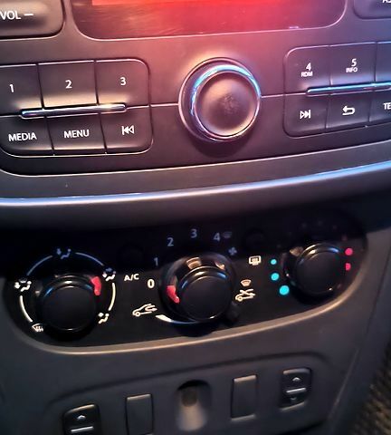 Дачия Сандеро 2016 в Ромнах на Automoto.ua Коричневый Дачия Сандеро, объемом двигателя 1.5 л и пробегом 260 тыс. км за 8300 $, фото 7 на Automoto.ua