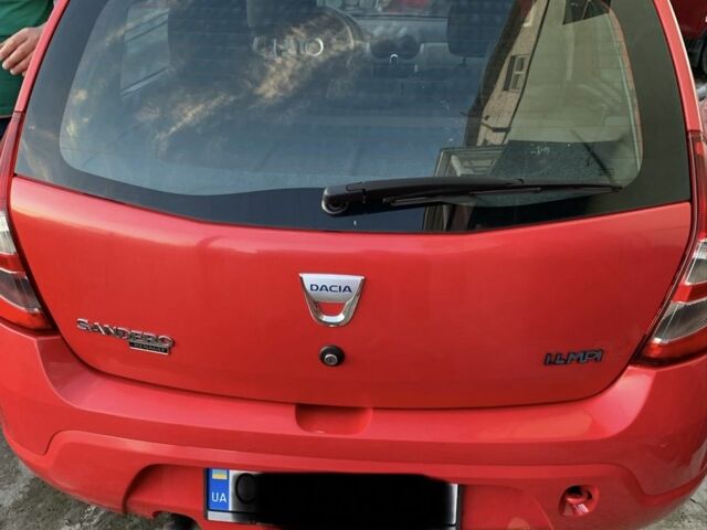 Красный Дачия Сандеро, объемом двигателя 1.4 л и пробегом 200 тыс. км за 5000 $, фото 1 на Automoto.ua