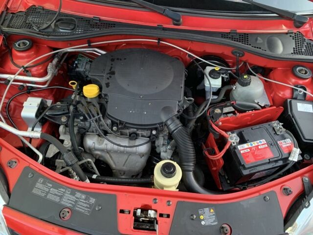 Красный Дачия Сандеро, объемом двигателя 1.4 л и пробегом 200 тыс. км за 5000 $, фото 3 на Automoto.ua