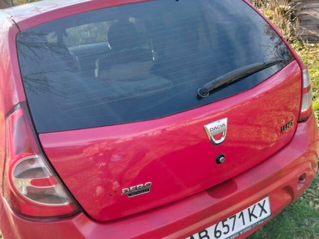 Красный Дачия Сандеро, объемом двигателя 1.4 л и пробегом 243 тыс. км за 3500 $, фото 1 на Automoto.ua