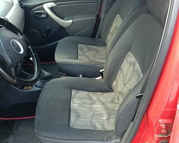 Красный Дачия Сандеро, объемом двигателя 1.4 л и пробегом 275 тыс. км за 4200 $, фото 6 на Automoto.ua