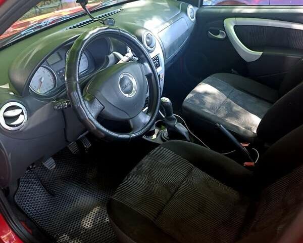 Дачия Сандеро 2008 в Виннице на Automoto.ua Красный Дачия Сандеро, объемом двигателя 1.6 л и пробегом 195 тыс. км за 4495 $, фото 2 на Automoto.ua