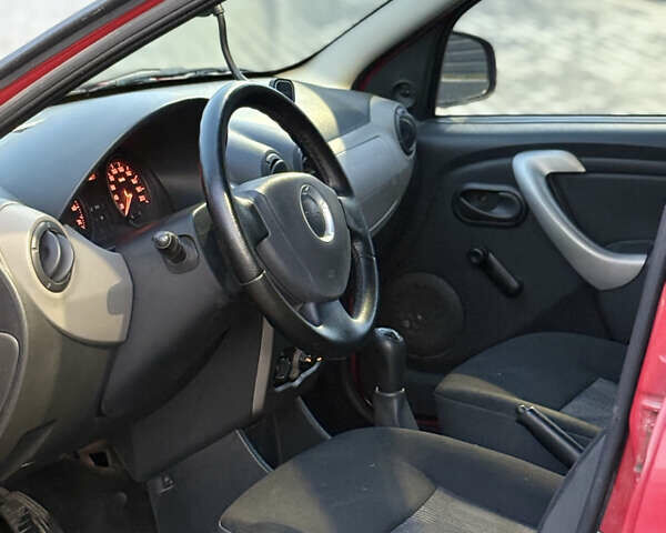 Дачія Sandero 2008 у Каменце-Подольском на Automoto.ua Червоний Дачія Sandero, об'ємом двигуна 1.39 л та пробігом 175 тис. км за 3850 $, фото 12 на Automoto.ua