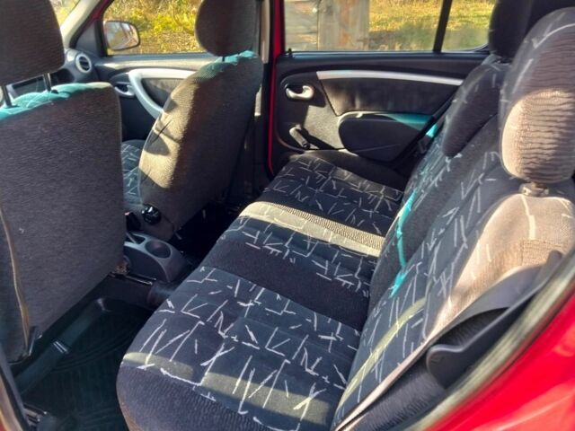 Красный Дачия Сандеро, объемом двигателя 1.4 л и пробегом 243 тыс. км за 3500 $, фото 2 на Automoto.ua