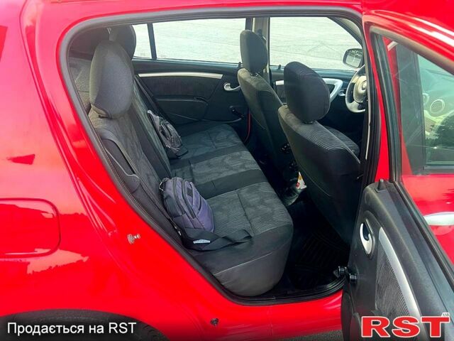 Червоний Дачія Sandero, об'ємом двигуна 1.6 л та пробігом 232 тис. км за 4800 $, фото 8 на Automoto.ua