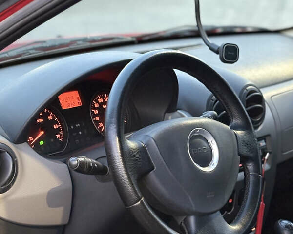 Дачія Sandero 2008 у Каменце-Подольском на Automoto.ua Червоний Дачія Sandero, об'ємом двигуна 1.39 л та пробігом 175 тис. км за 3850 $, фото 7 на Automoto.ua