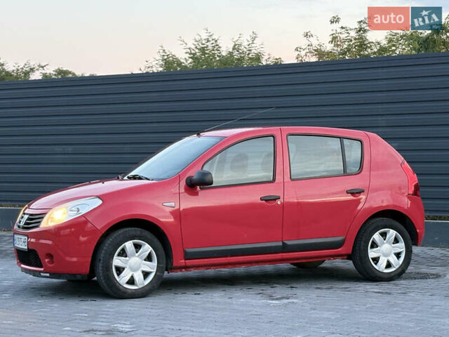 Дачія Sandero 2008 у Каменце-Подольском на Automoto.ua Червоний Дачія Sandero, об'ємом двигуна 1.39 л та пробігом 175 тис. км за 3850 $, фото 1 на Automoto.ua