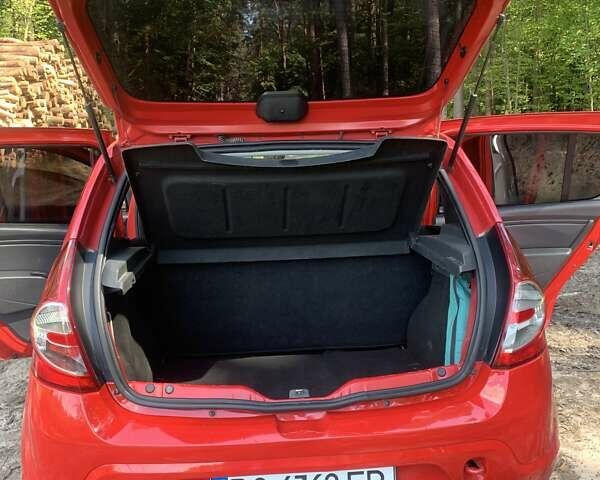Червоний Дачія Sandero, об'ємом двигуна 1.39 л та пробігом 181 тис. км за 3999 $, фото 9 на Automoto.ua