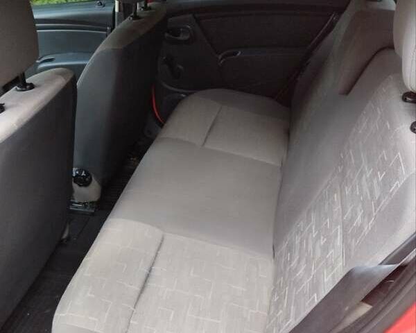 Червоний Дачія Sandero, об'ємом двигуна 1.4 л та пробігом 221 тис. км за 3700 $, фото 6 на Automoto.ua
