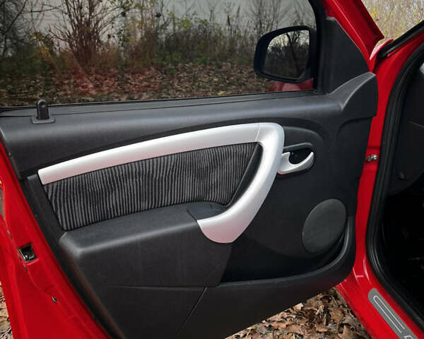 Красный Дачия Сандеро, объемом двигателя 1.4 л и пробегом 152 тыс. км за 4500 $, фото 11 на Automoto.ua