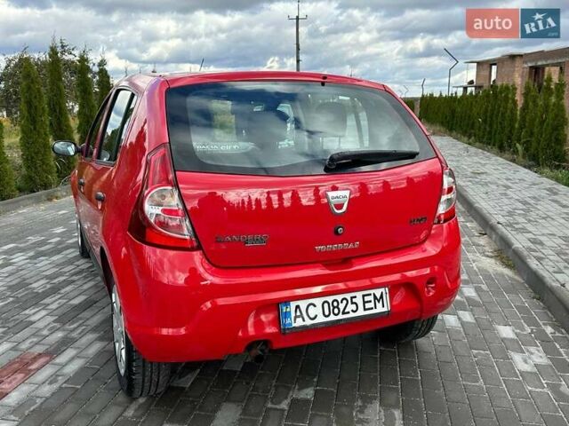 Дачія Sandero 2009 у Луцьку на Automoto.ua Червоний Дачія Sandero, об'ємом двигуна 1.4 л та пробігом 212 тис. км за 3950 $, фото 8 на Automoto.ua