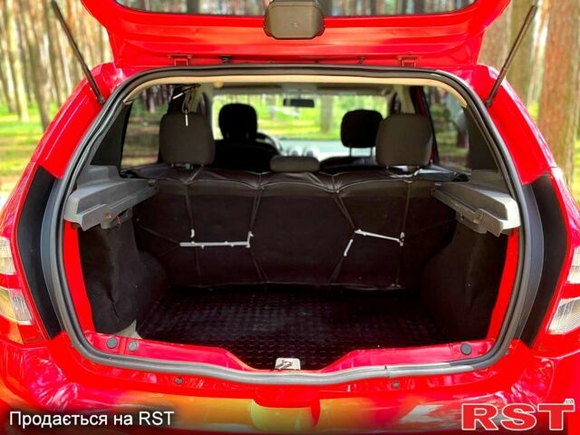 Красный Дачия Сандеро, объемом двигателя 1.1 л и пробегом 300 тыс. км за 3600 $, фото 3 на Automoto.ua