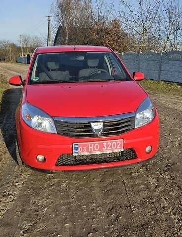 Красный Дачия Сандеро, объемом двигателя 1.4 л и пробегом 206 тыс. км за 4300 $, фото 1 на Automoto.ua