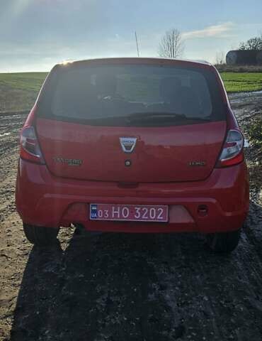 Красный Дачия Сандеро, объемом двигателя 1.4 л и пробегом 206 тыс. км за 4300 $, фото 2 на Automoto.ua