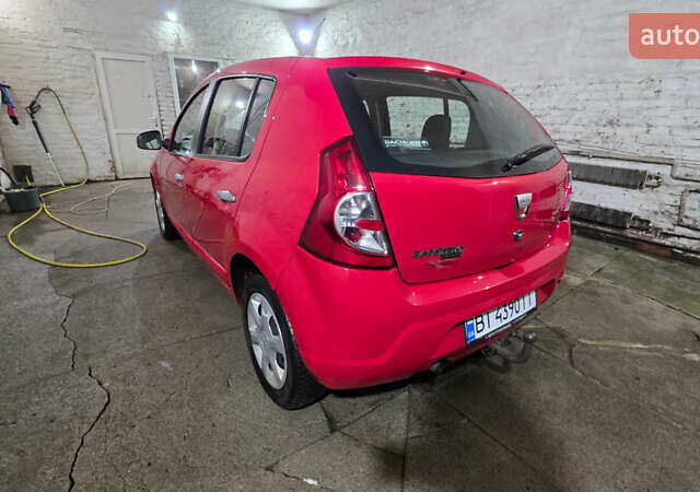 Красный Дачия Сандеро, объемом двигателя 1.39 л и пробегом 176 тыс. км за 5500 $, фото 5 на Automoto.ua